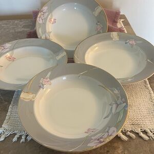 MIKASA  CHARISMA  4 BOWLS Gold Rim 
Soup /Fruit Bowl Set Estate Sale-Exc Cond